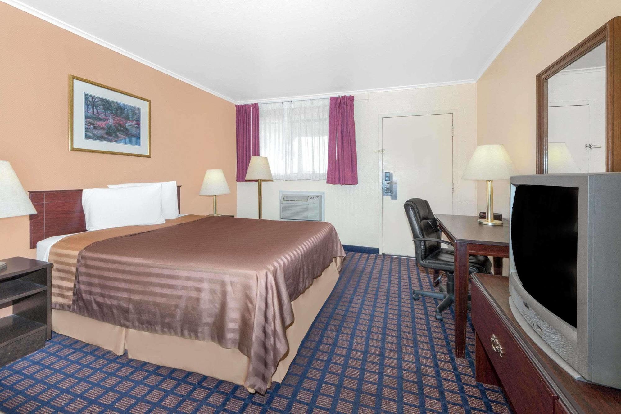 Travelodge By Wyndham Dodge City Εξωτερικό φωτογραφία